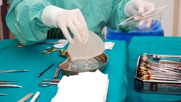 göğüs büyütme implantı
